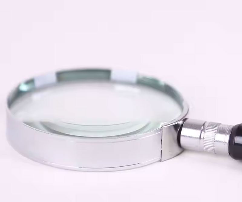 Magnifying Glass with Light and Stand